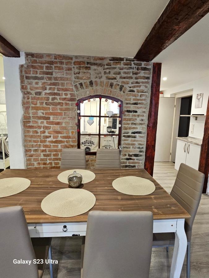 Ferienwohnung ,,Hinter Der Mauer" ฮิลด์บวร์กเฮาเซน ภายนอก รูปภาพ