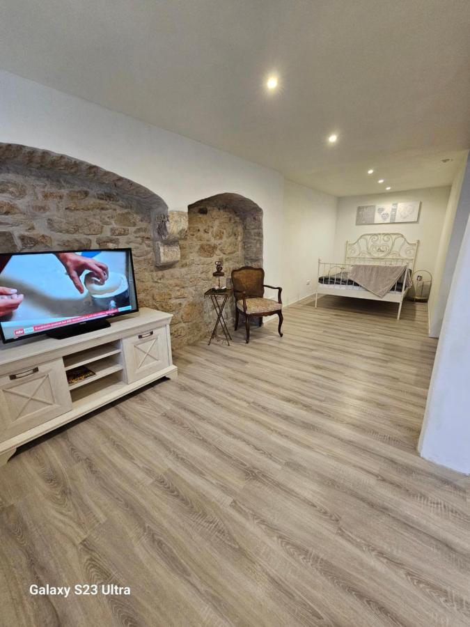 Ferienwohnung ,,Hinter Der Mauer" ฮิลด์บวร์กเฮาเซน ภายนอก รูปภาพ